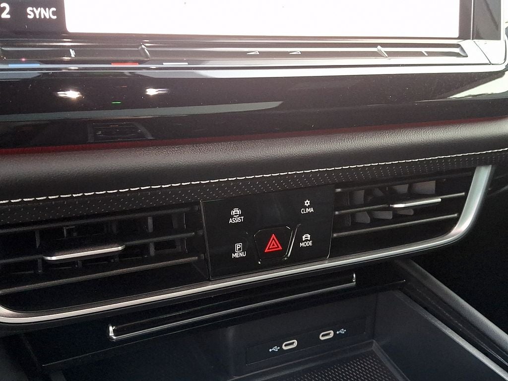 2024 Volkswagen Atlas Cross Sport 2.0T SEL R-Line