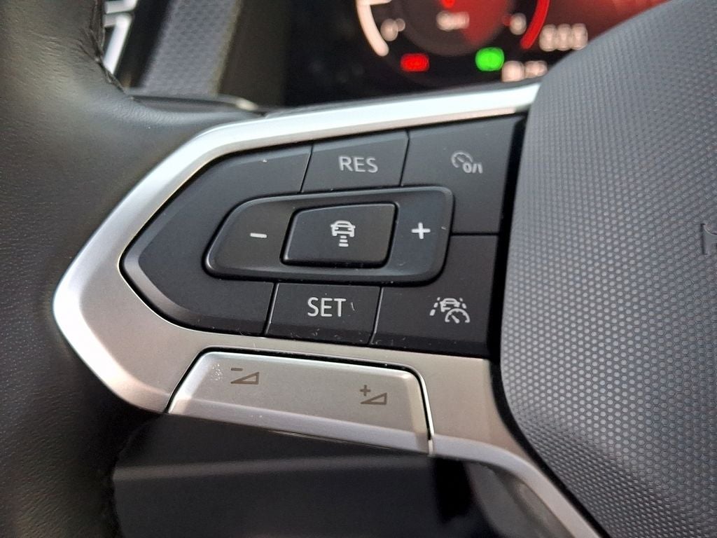 2024 Volkswagen Atlas Cross Sport 2.0T SEL R-Line