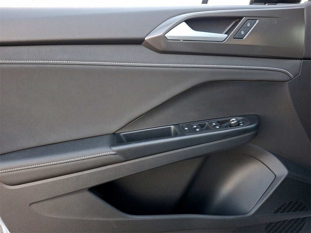 2025 Volkswagen Taos 1.5T SE Black