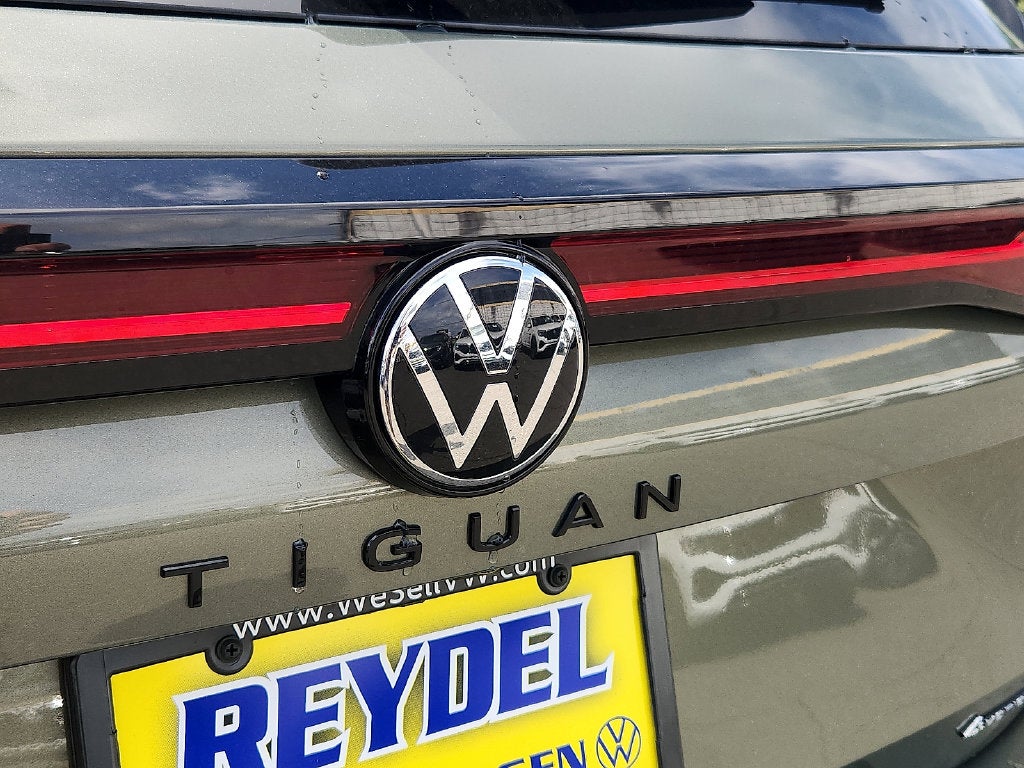 2026 Volkswagen Tiguan SE R-Line Black