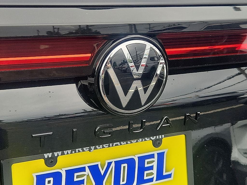 2026 Volkswagen Tiguan 2.0T SE R-Line Black