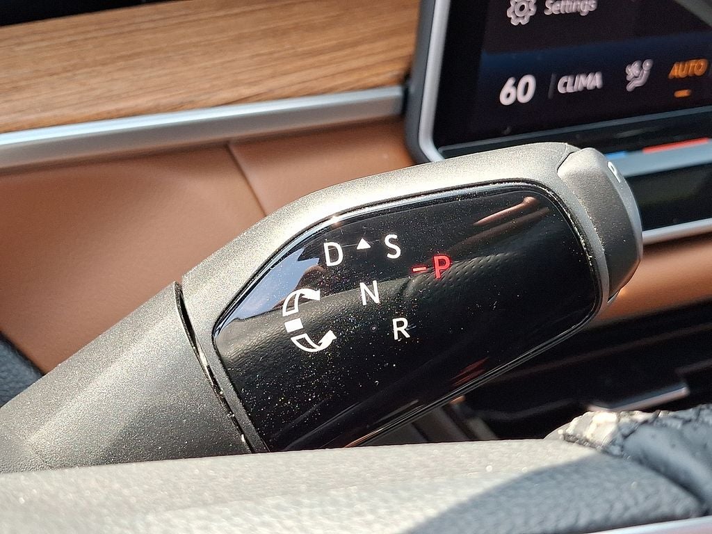 2025 Volkswagen Tiguan 2.0T SEL R-Line