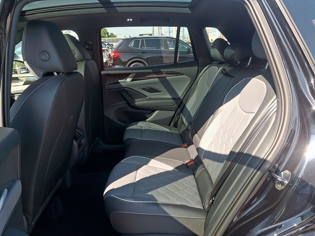 2025 Volkswagen Tiguan 2.0T SEL R-Line