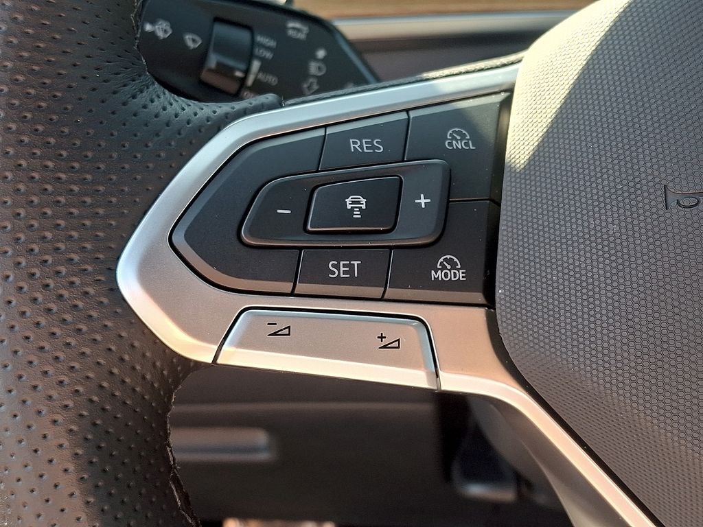 2025 Volkswagen Tiguan 2.0T SEL R-Line