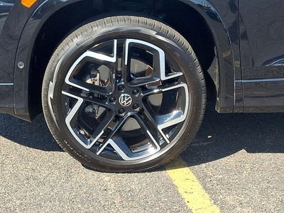 2025 Volkswagen Tiguan 2.0T SEL R-Line