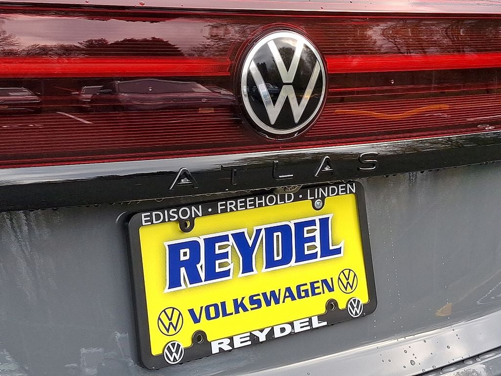 2026 Volkswagen Atlas Cross Sport 2.0T SEL R-Line Black