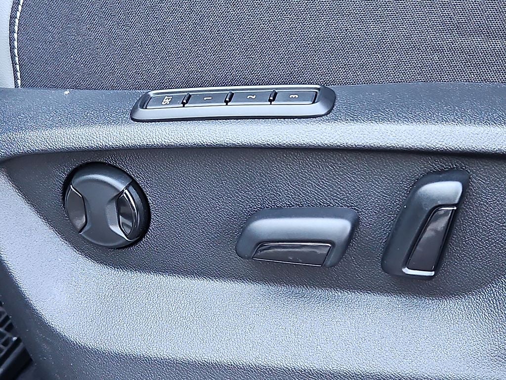 2024 Volkswagen Atlas Cross Sport 2.0T SEL R-Line