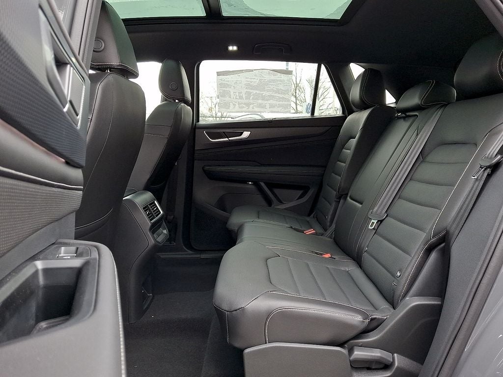 2024 Volkswagen Atlas Cross Sport 2.0T SEL R-Line