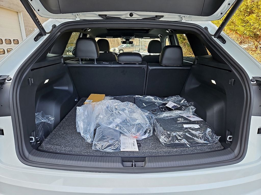 2024 Volkswagen Atlas Cross Sport 2.0T SEL R-Line