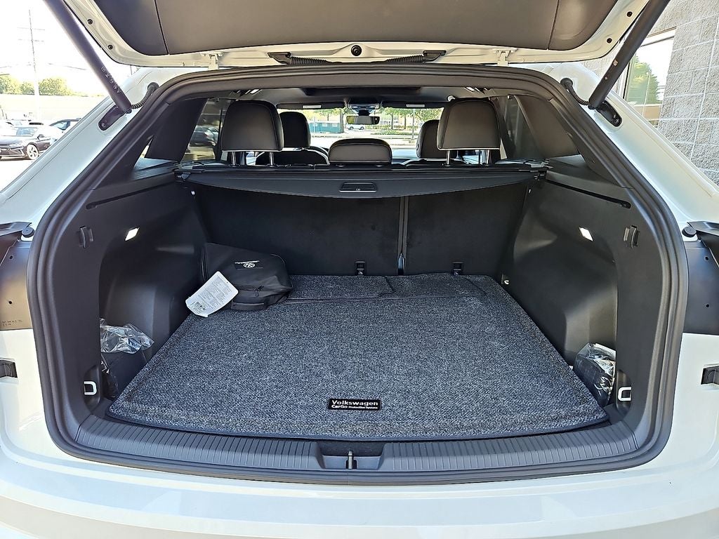 2026 Volkswagen Atlas Cross Sport SEL Premium R-Line
