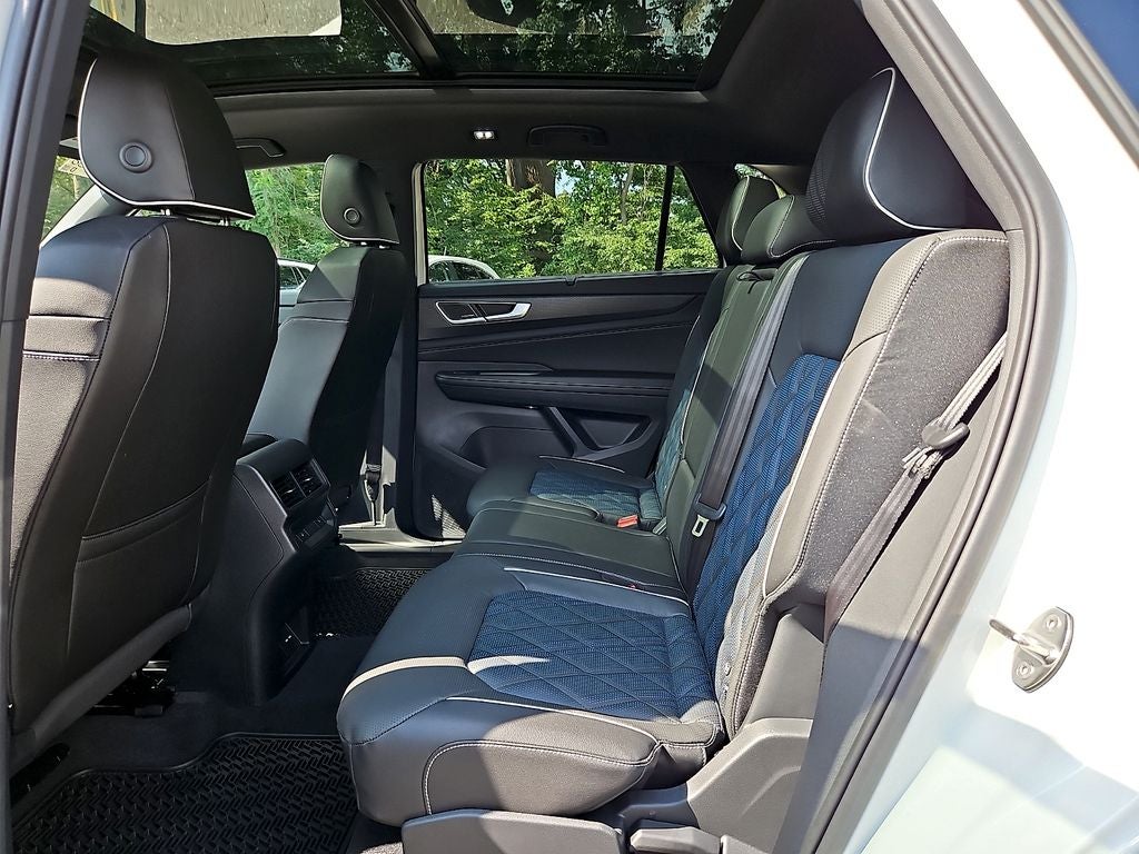 2026 Volkswagen Atlas Cross Sport SEL Premium R-Line