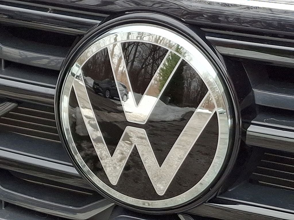 2025 Volkswagen Atlas Cross Sport 2.0T SEL Premium R-Line