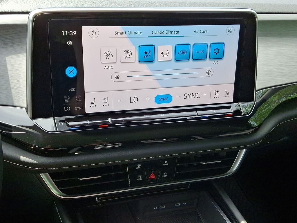 2025 Volkswagen Atlas Cross Sport 2.0T SE w/Technology