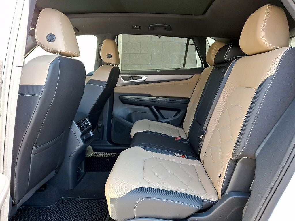 2025 Volkswagen Atlas Cross Sport 2.0T SE w/Technology