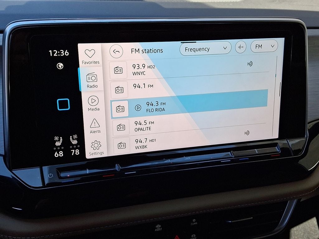 2025 Volkswagen Atlas Cross Sport 2.0T SE w/Technology