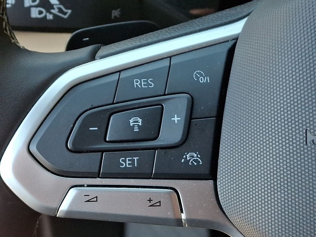 2025 Volkswagen Atlas Cross Sport 2.0T SE w/Technology