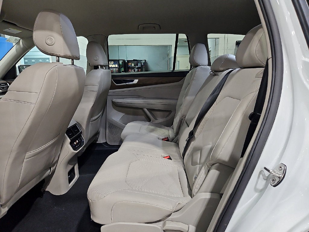 2025 Volkswagen Atlas 2.0T SE