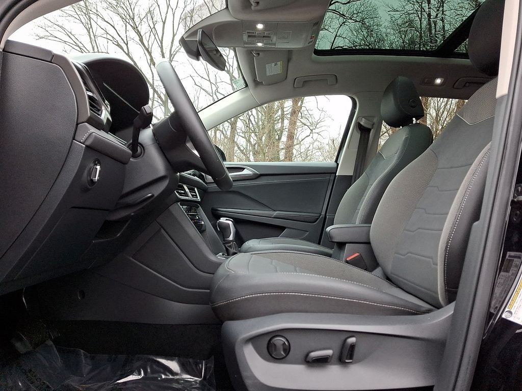 2025 Volkswagen Taos 1.5T SE Black