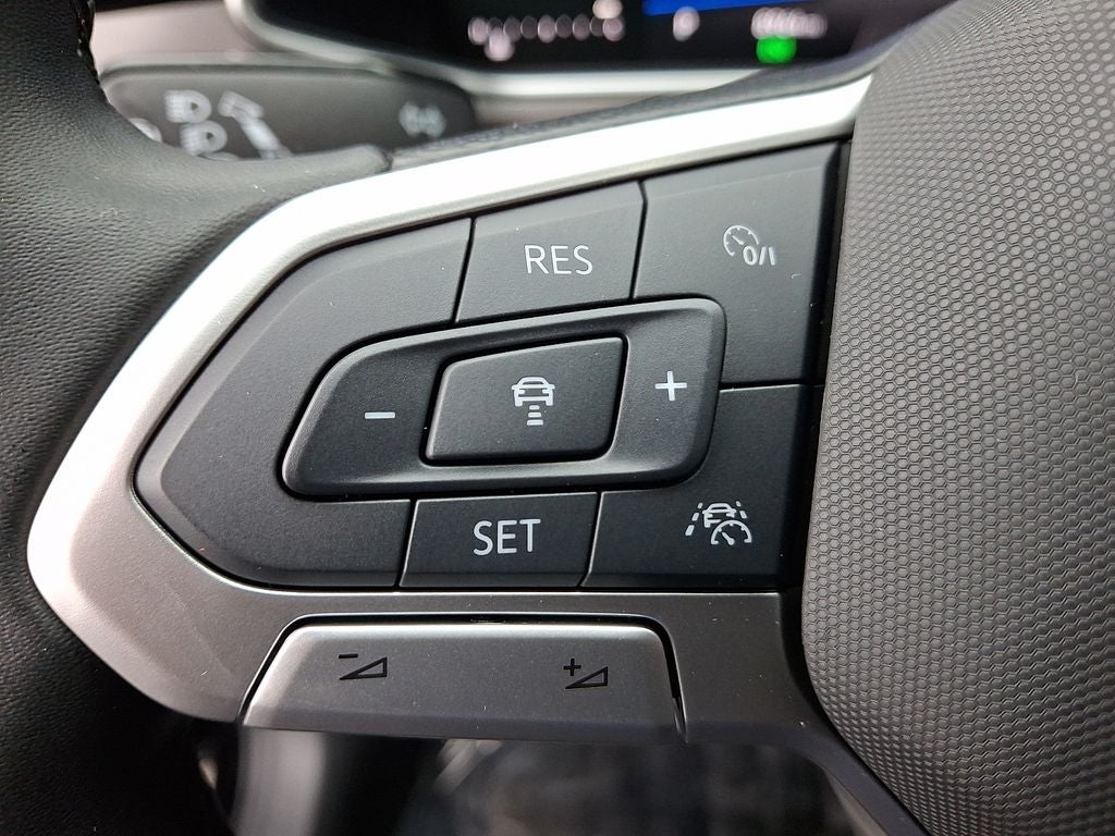 2025 Volkswagen Taos 1.5T SE Black