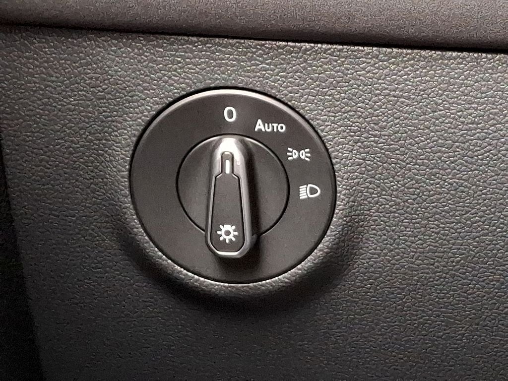 2025 Volkswagen Taos 1.5T SE Black