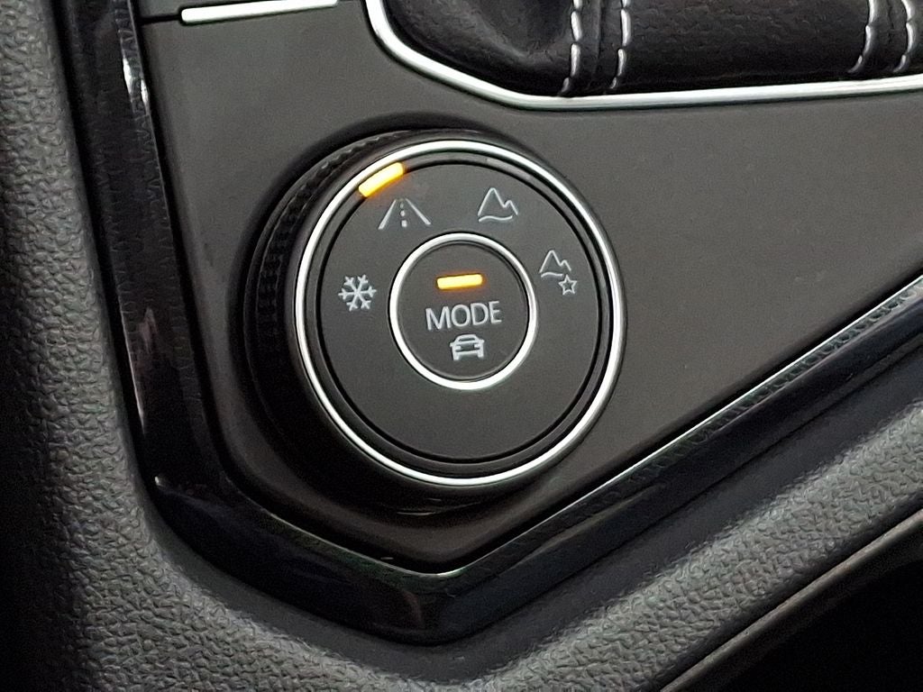 2025 Volkswagen Taos 1.5T SE Black