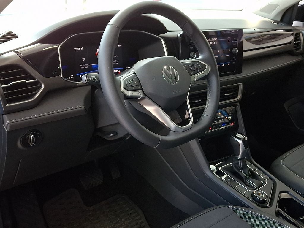 2025 Volkswagen Taos 1.5T SE Black