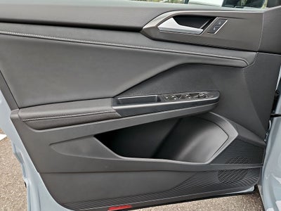 2026 Volkswagen Taos 1.5T SE Black