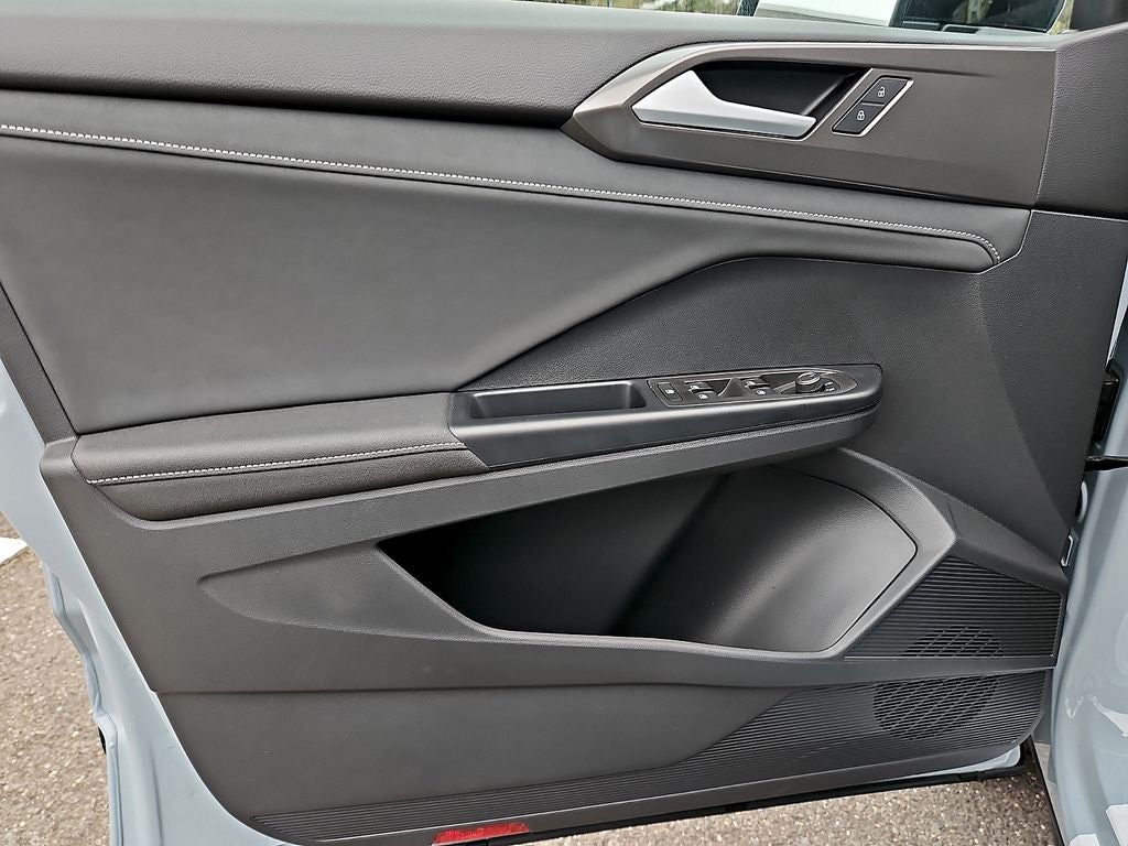 2026 Volkswagen Taos 1.5T SE Black