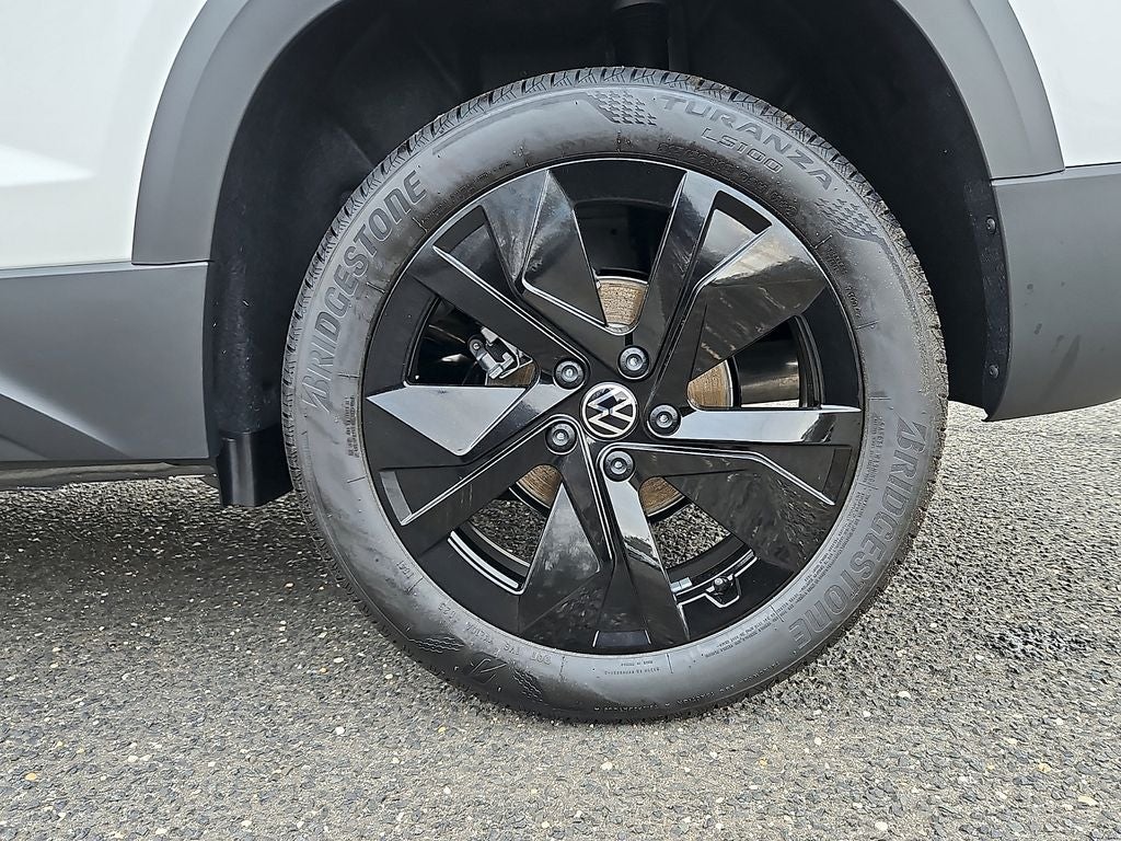 2026 Volkswagen Taos 1.5T SE Black