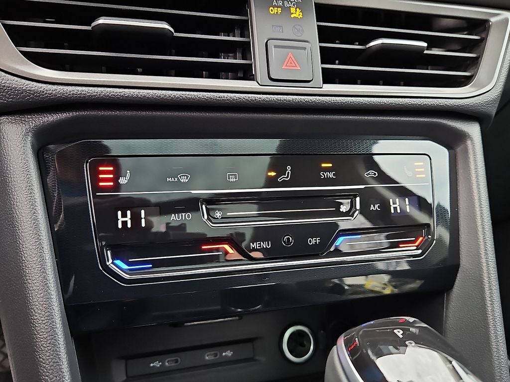 2026 Volkswagen Taos 1.5T SE Black