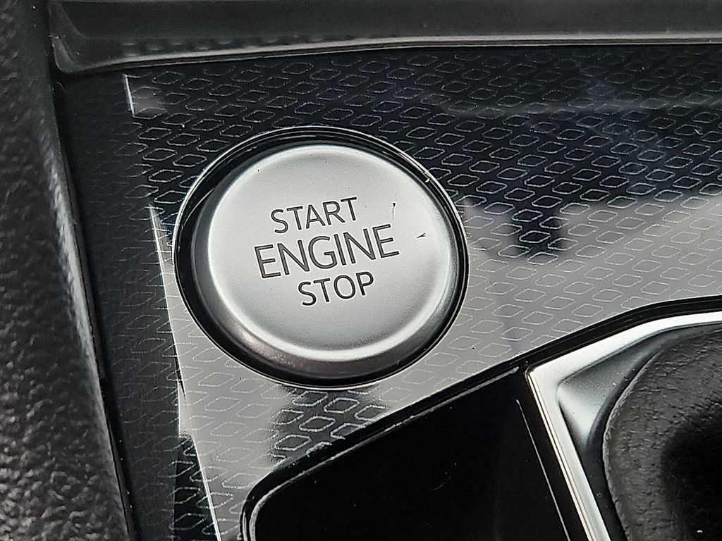 2026 Volkswagen Taos 1.5T SE Black