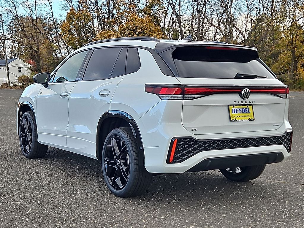 2026 Volkswagen Tiguan 2.0T SE R-Line Black