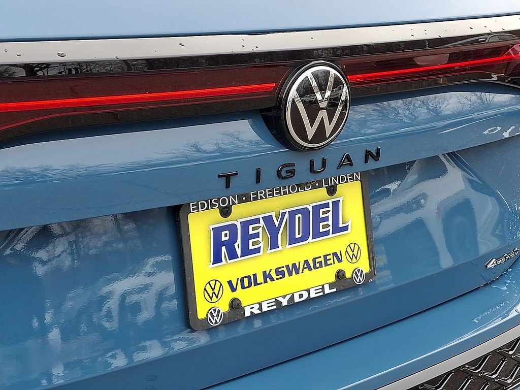 2026 Volkswagen Tiguan 2.0T SE R-Line Black