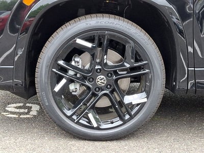 2026 Volkswagen Tiguan 2.0T SE R-Line Black