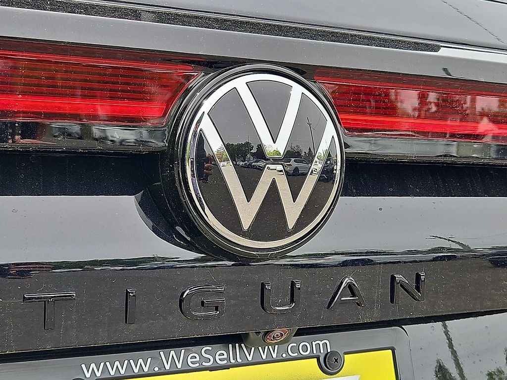 2026 Volkswagen Tiguan 2.0T SE R-Line Black