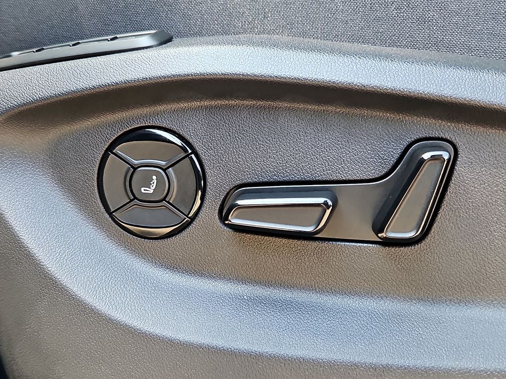 2026 Volkswagen Tiguan 2.0T SEL R-Line