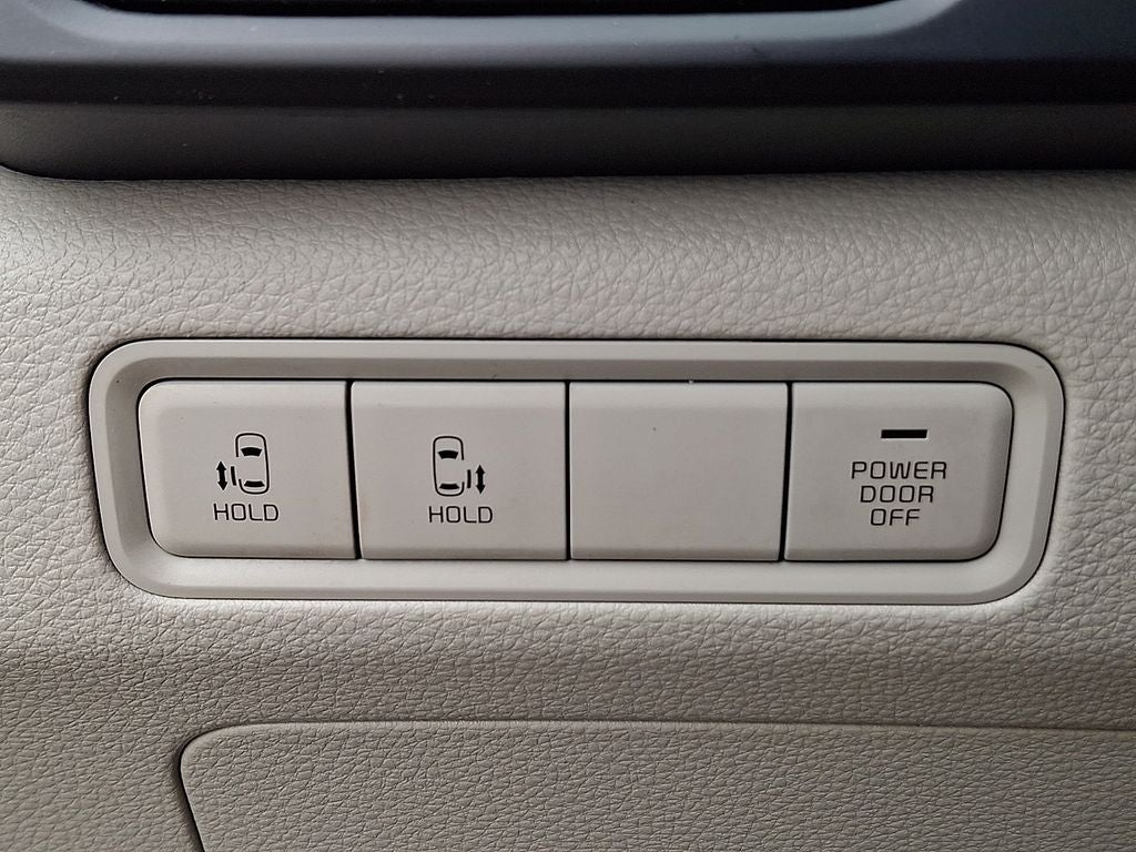 2023 Kia Carnival LX Seat Package