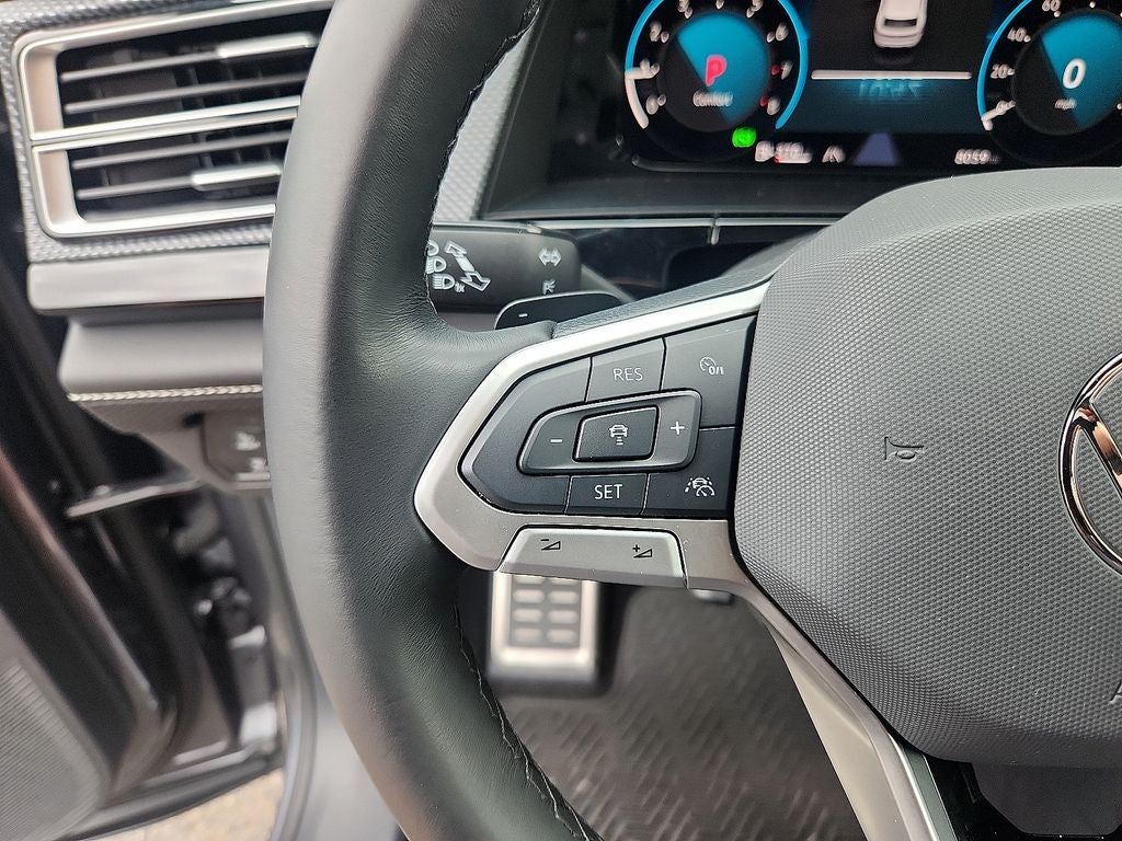 2024 Volkswagen Atlas Cross Sport 2.0T SEL R-Line