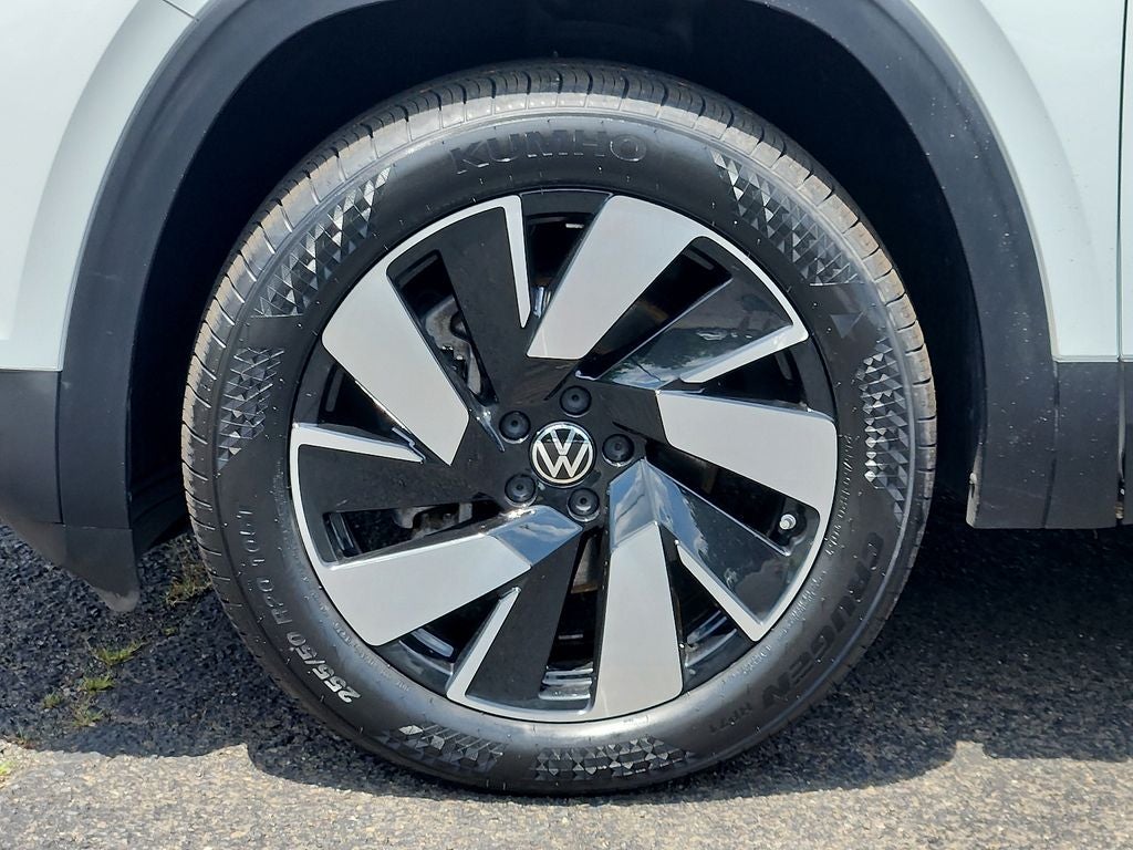 2024 Volkswagen Atlas Cross Sport 2.0T SE w/Technology