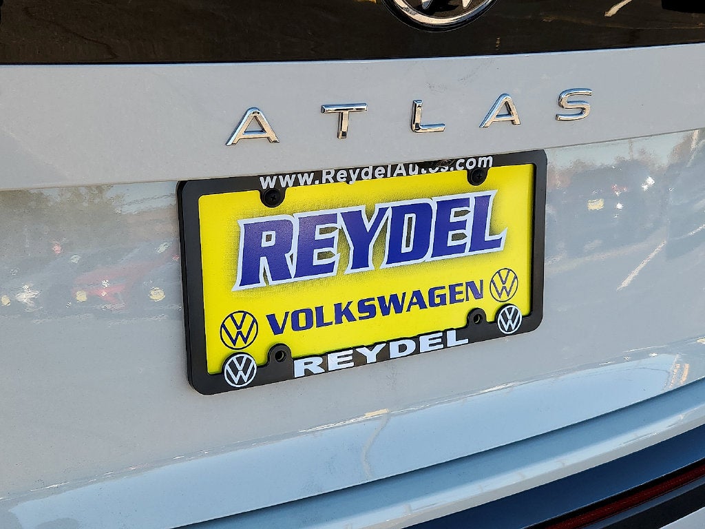 2027 Volkswagen Atlas SE w/Technology