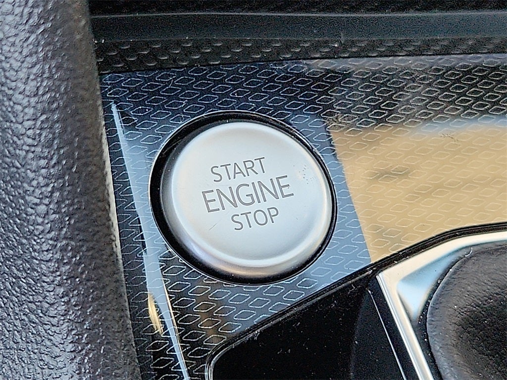 2026 Volkswagen Taos 1.5T SE Black