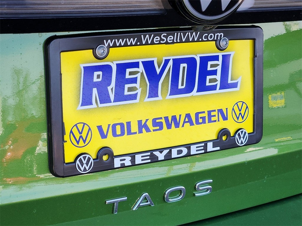 2026 Volkswagen Taos 1.5T SE Black