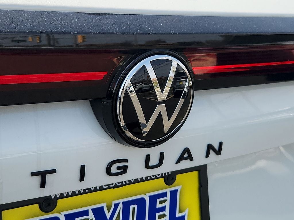 2026 Volkswagen Tiguan 2.0T SE R-Line Black