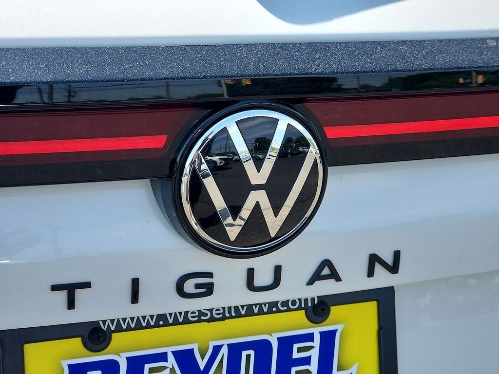 2026 Volkswagen Tiguan 2.0T SE R-Line Black