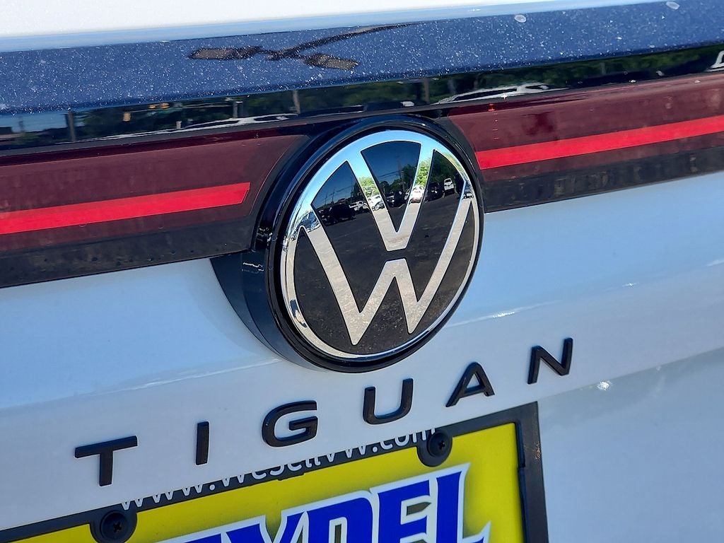 2026 Volkswagen Tiguan 2.0T SE R-Line Black
