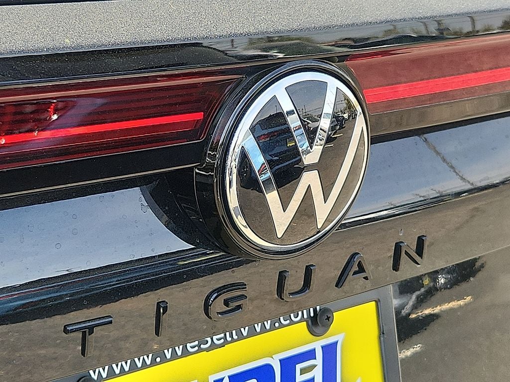 2026 Volkswagen Tiguan 2.0T SE R-Line Black